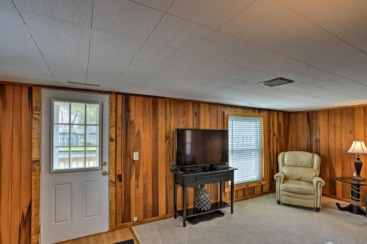 Home With Lake-View Deck By Camp Perry And Magee Marsh Port Clinton Exterior photo