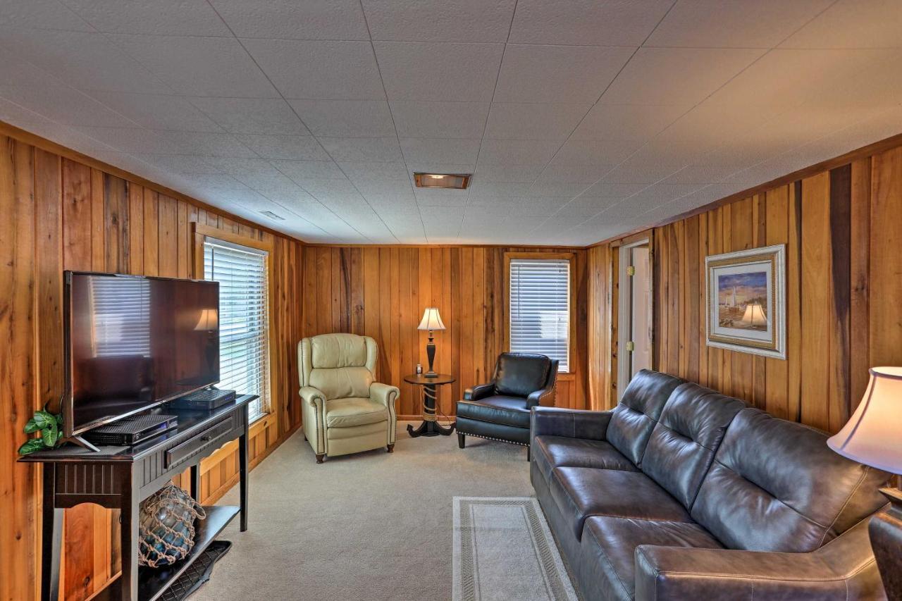 Home With Lake-View Deck By Camp Perry And Magee Marsh Port Clinton Exterior photo